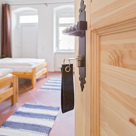 Doppelzimmer III Gaestezimmer In Unterkunft Mit Gemeinschaftsbad Und Gemeinschaftskueche Chemnitz Exteriör bild