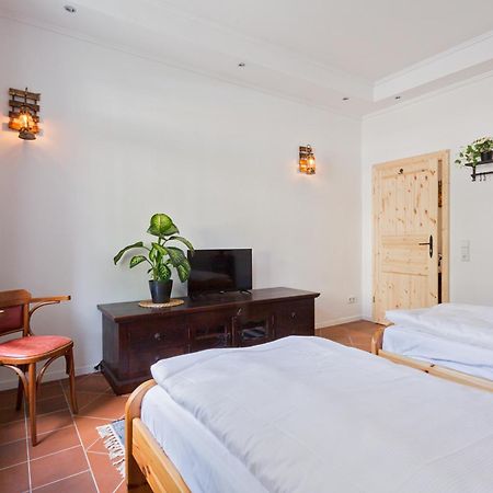 Doppelzimmer III Gaestezimmer In Unterkunft Mit Gemeinschaftsbad Und Gemeinschaftskueche Chemnitz Exteriör bild