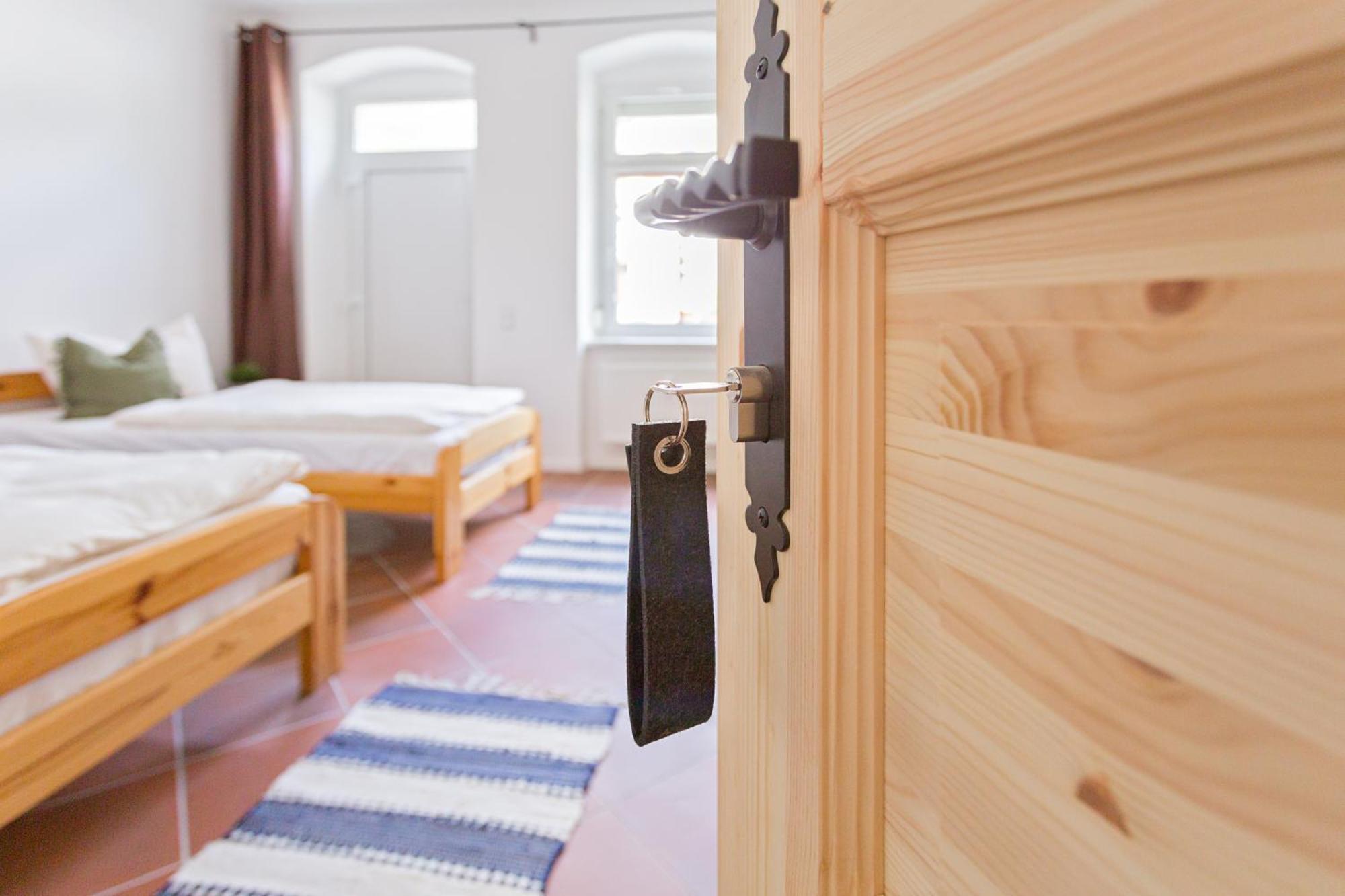 Doppelzimmer III Gaestezimmer In Unterkunft Mit Gemeinschaftsbad Und Gemeinschaftskueche Chemnitz Exteriör bild